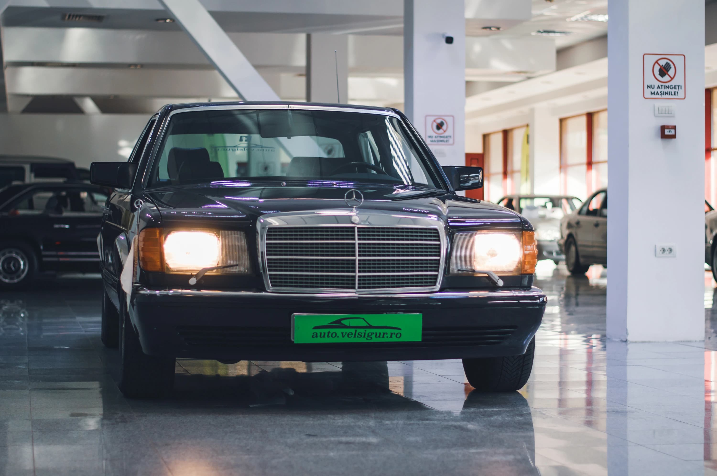 Mercedes-Benz 560 SEL